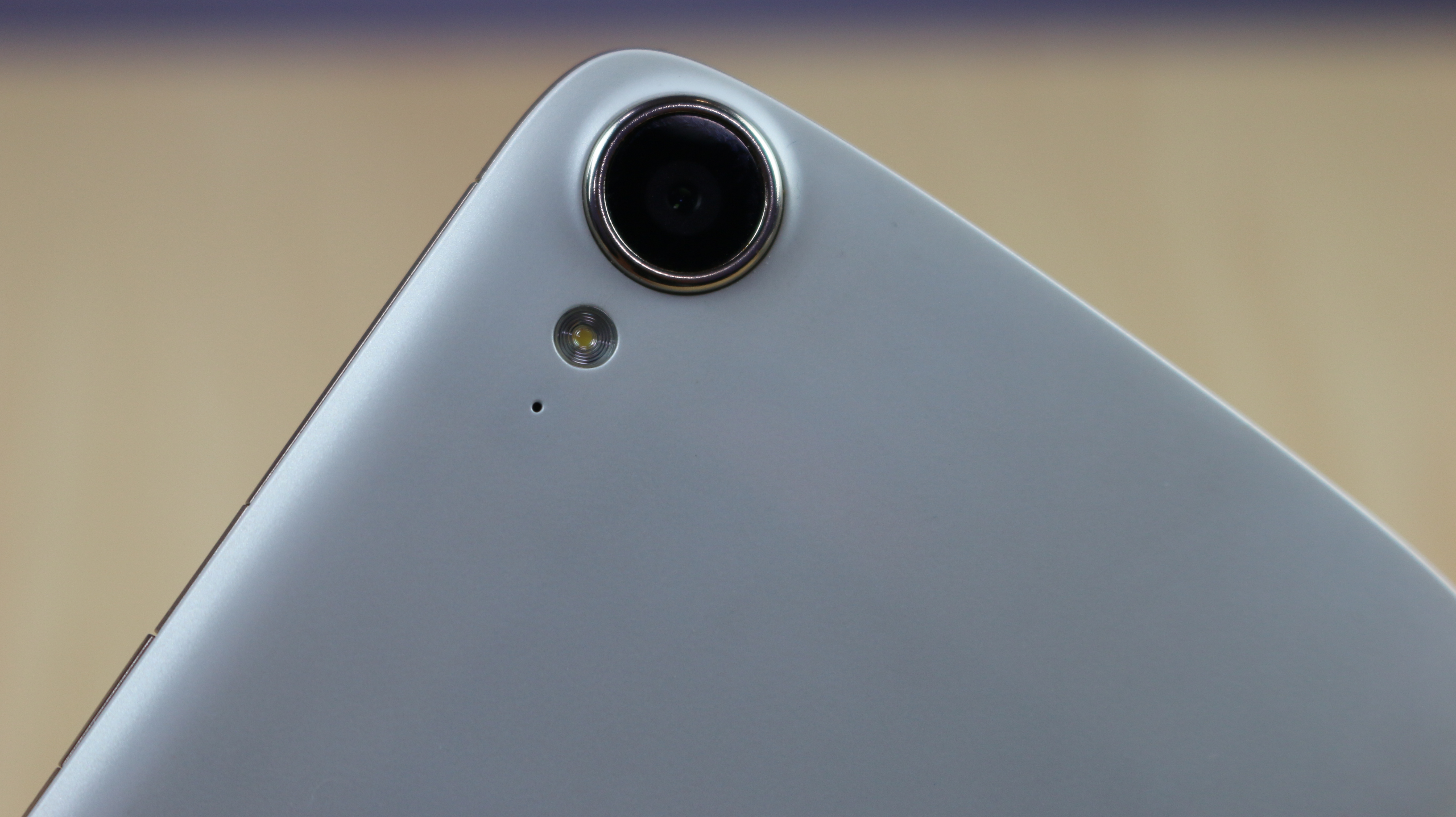 Преглед на камерата на HTC Desire 828