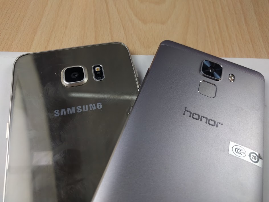 Honor 7 vs Samsung Galaxy S6 Confronto con pro e contro