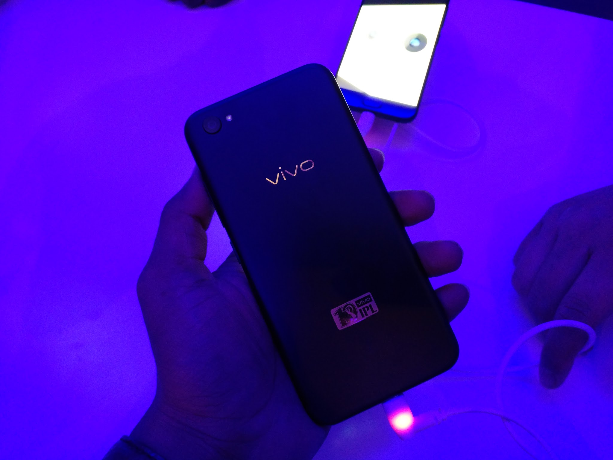Inilunsad ang Vivo V5 Plus IPL Limited Edition - sulit ba ito?
