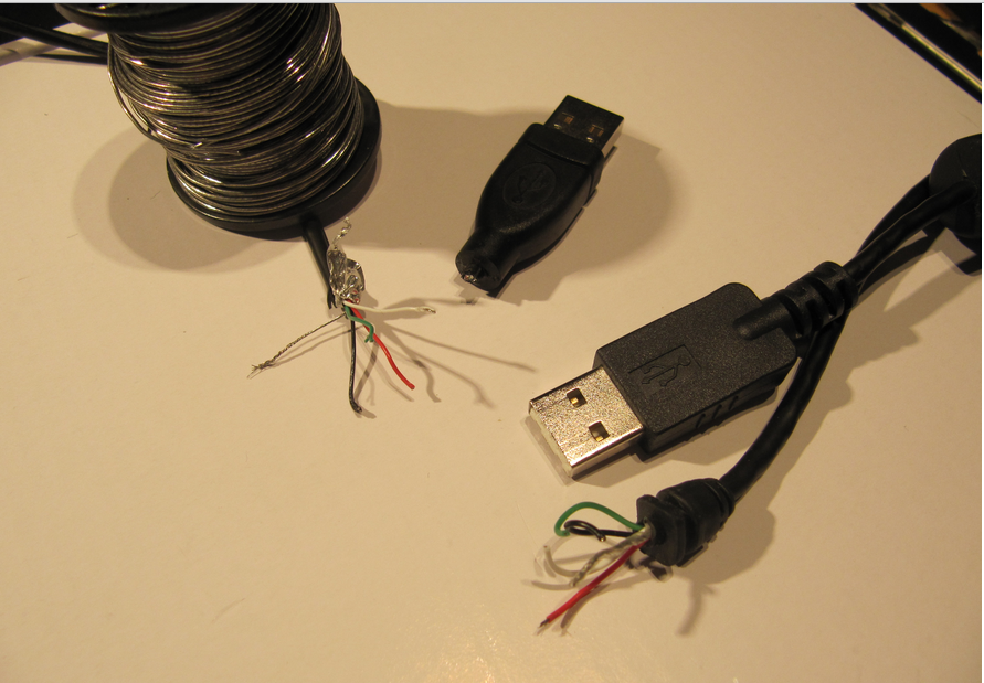 nusidėvėjęs USB kabelis