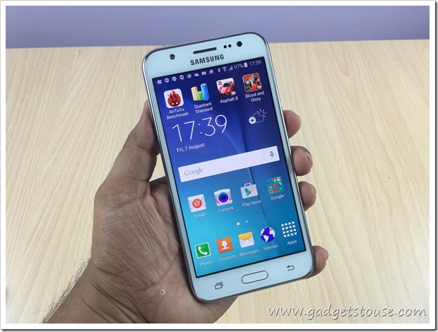 „Samsung Galaxy J5“ išpakavimas, fotoaparato testavimas, žaidimų apžvalga