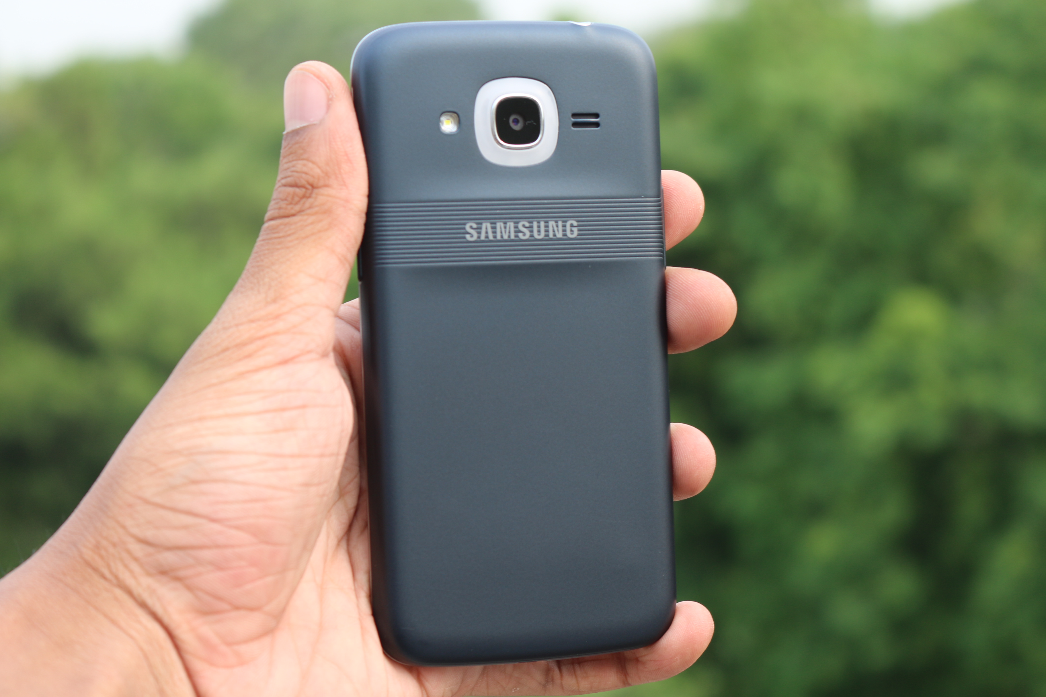Samsung Galaxy J2 (6) Unboxing, revisió ràpida, jocs i punts de referència