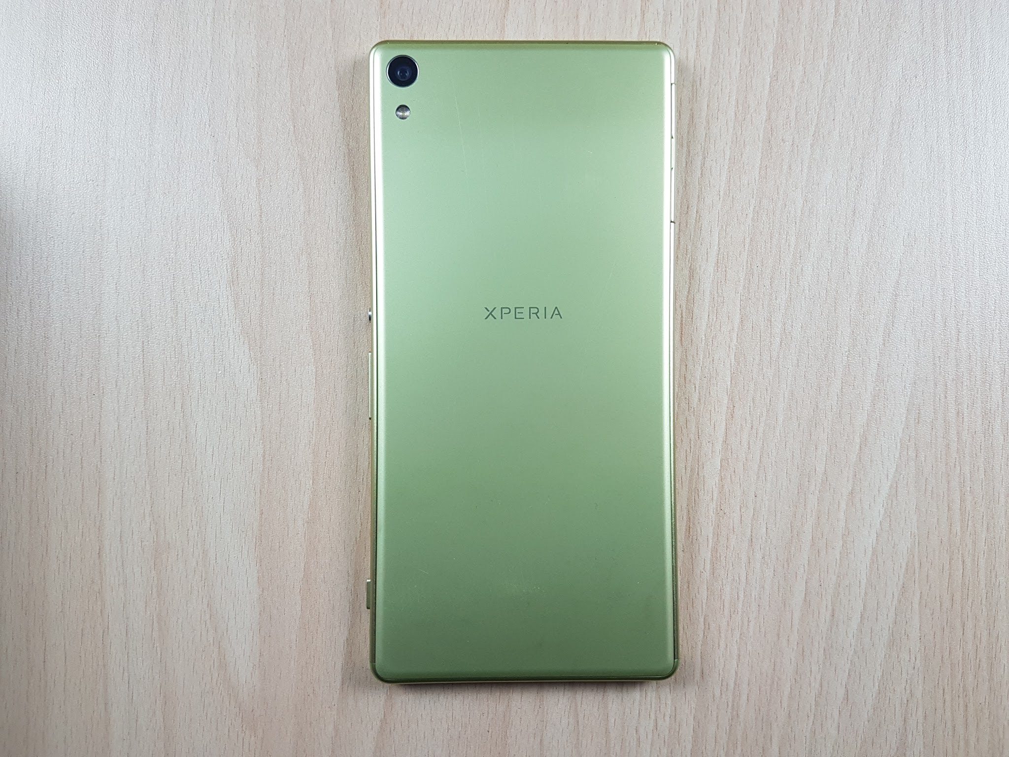 Sony Xperia XA Ultra Unboxing, Quick Review och Gaming