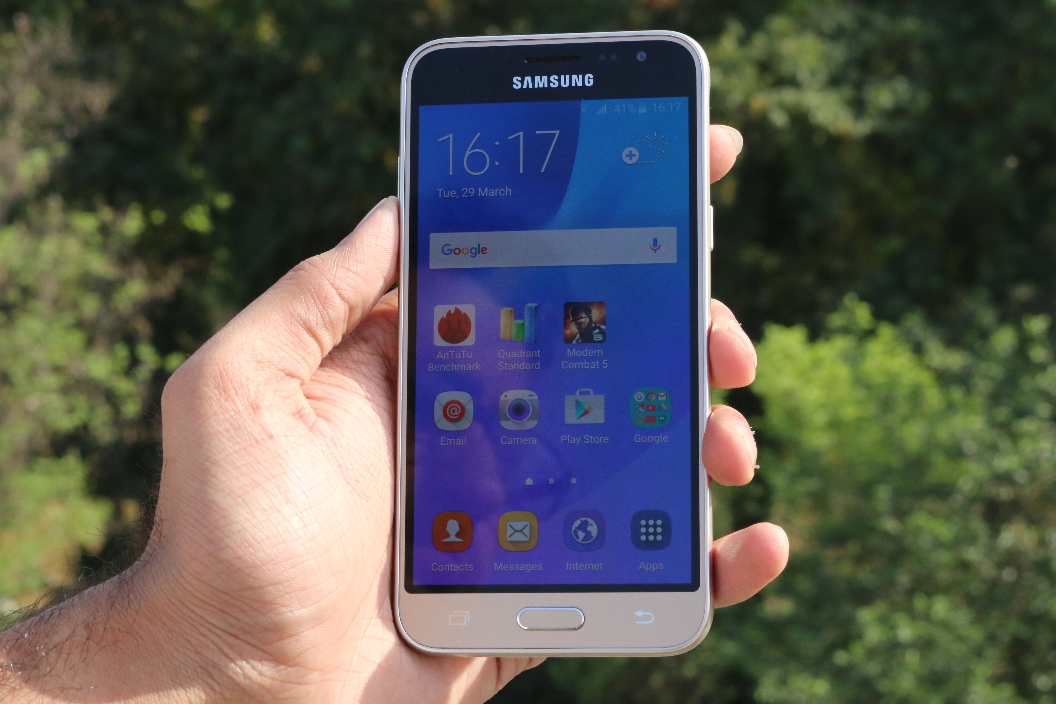 Samsung Galaxy J3 Unboxing, szybki przegląd, gry i testy porównawcze