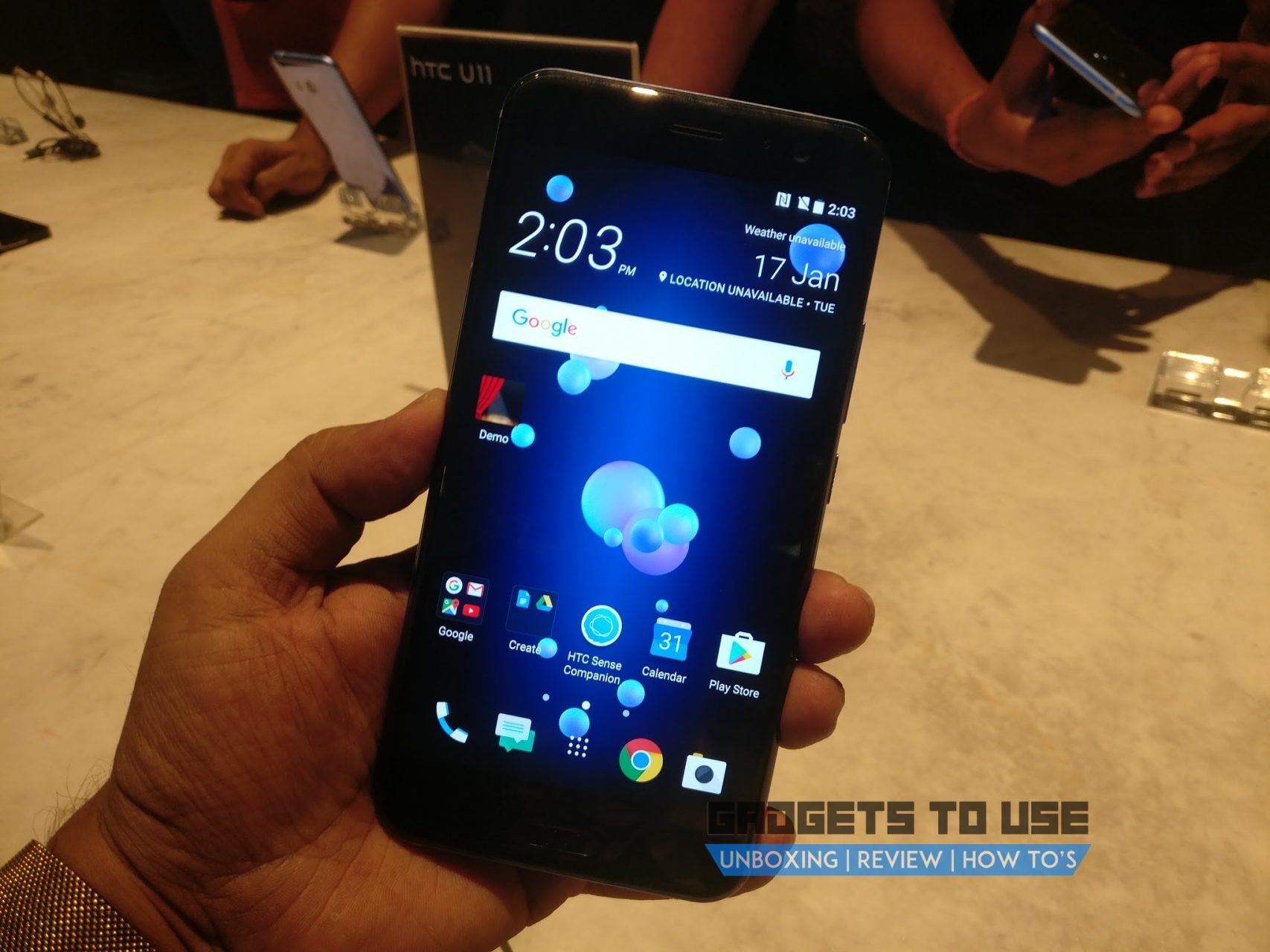 HTC U11 پر ہاتھ اور فوری جائزہ ، قیمتوں کا تعین اور دستیابی